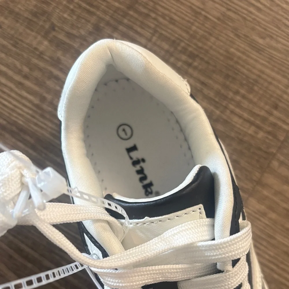 Link Monochrome Lace-Up Sneakers